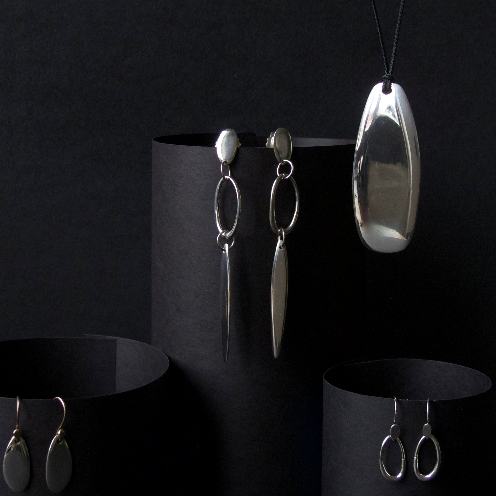 Pebble Loop Blade Dangling Stud Earring